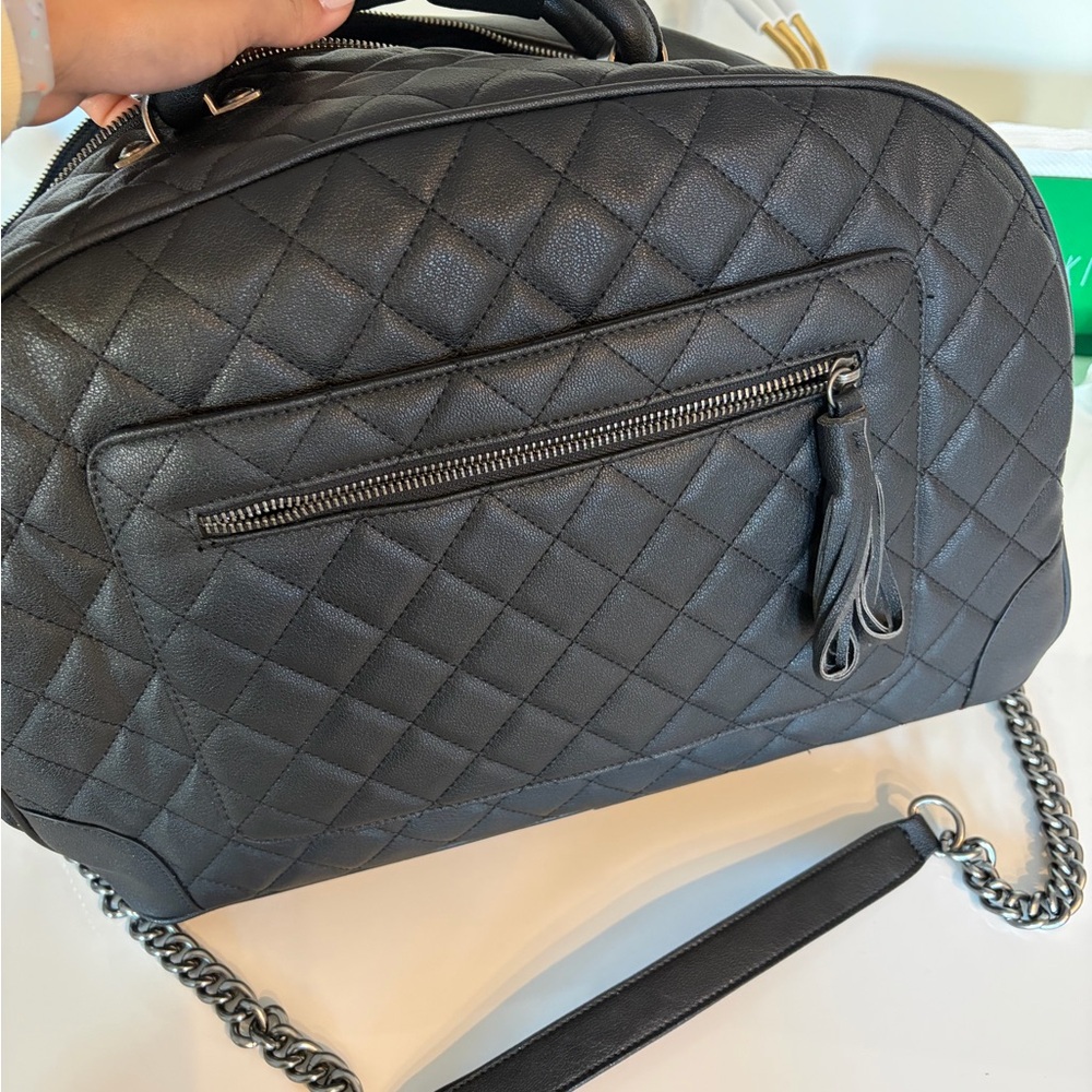 CHANEL Quilted Black Travel bag with Chain Strap - Picture 5 of 8
